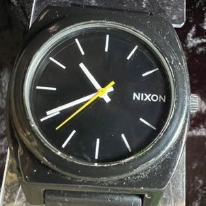 Nixon Minimal The Time Teller Analog Quartz Wrist Watch 13F1 Black White Letters